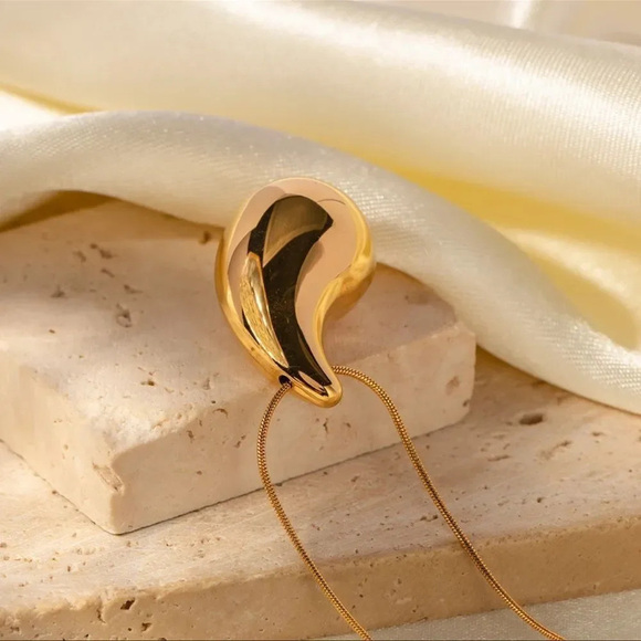 Famous Drop Stainless Steel 18K Gold Plated Water Drop Necklace - Picture 12 of 12